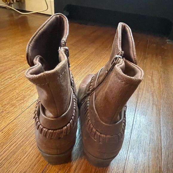 Booties - Picture 3 of 4